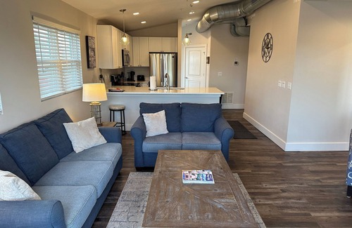 Gypsum Condo | NEW spacious 2 BR/2 BA w. pool, dockage available, bar