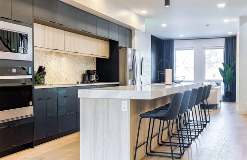 Southwest Edmonton House | NEW-Starry Nights Escape-Hot Tub-Kids Secret Rm!