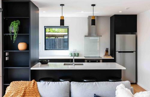 Edgeware Apartment | New State Of The Art Sunny Warm free Park