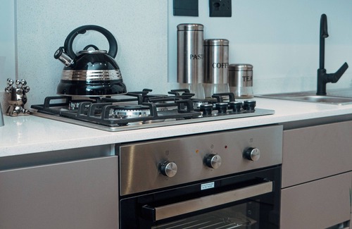 Greater Johannesburg Metropolitan Area Apartment | New, stylish 2 Bed, 2 bath Apartment in the heart of Rosebank. No Loadshedding!