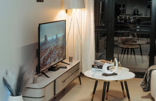 Greater Johannesburg Metropolitan Area Apartment | New, stylish 2 Bed, 2 bath Apartment in the heart of Rosebank. No Loadshedding!