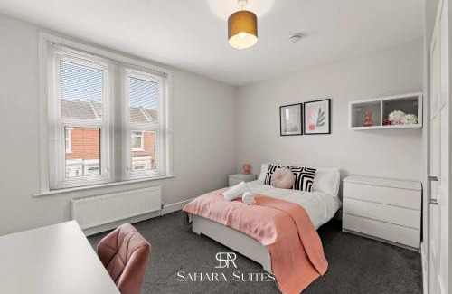 Southsea House | New! Stylish 4BR Portsmouth Home - Sleeps 8 - Contractors & Family stays
