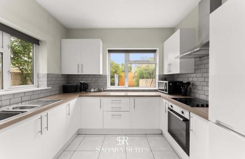 Southsea House | New! Stylish 4BR Portsmouth Home - Sleeps 8 - Contractors & Family stays