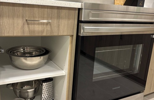 Southeast Calgary Condo | New, stylish suite. Private entrance, queen bed, full kitchen, in-suite laundry.