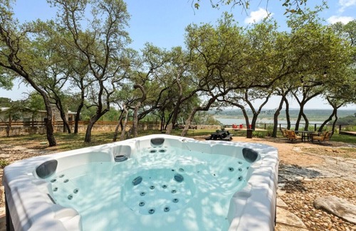 Spicewood Cabin | *NEW Sunrise Lodge - Dawn Suites | Lake Views