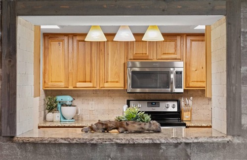 Spicewood House | NEW* The Cozy Corner | Windermere Oaks | Lake Travis