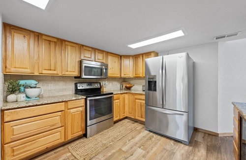 Spicewood House | NEW* The Cozy Corner | Windermere Oaks | Lake Travis