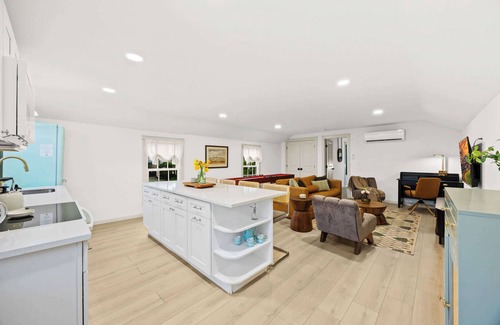 Cherokee Triangle House | NEW! The Daisy Carriage House: Luxe Stay w/Games!