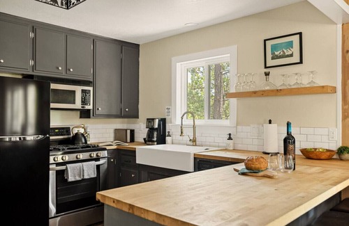 Lake Arrowhead House | NEW + The Mountain Sanctuary + 3BR + Foosball