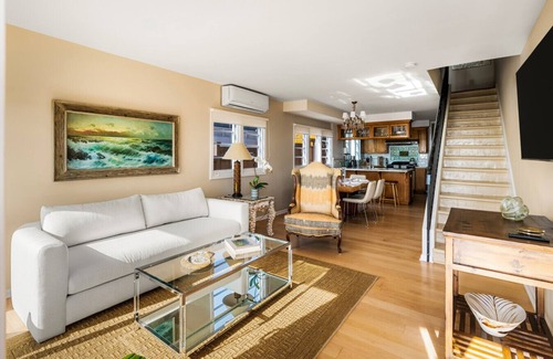 Sand Section Villa | New! The Nautilus – Manhattan Beachfront Retreat