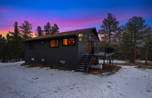 Pine House | New The Pine Getaway Lots of Room Hot Tub Views