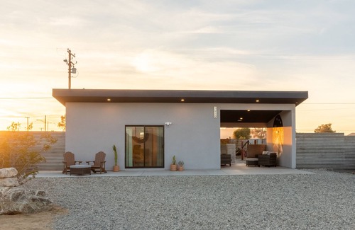 Joshua Tree House | NEW TINY HOME! Hot tub, hammocks, fire pit, stars