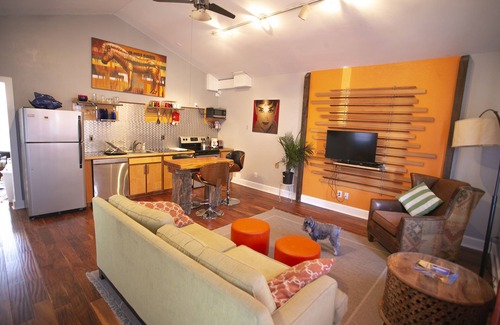 Gardiner Apartment | New to Market, 4 blks from Park, Minimum two night stay.