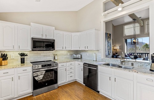 Lake Toxaway House | New to our rental program!