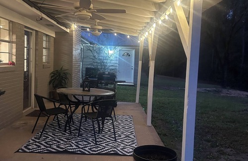 Preston House | New to VRBO- 3 bedroom, near Louisville, quick drive to Starkville & MSU