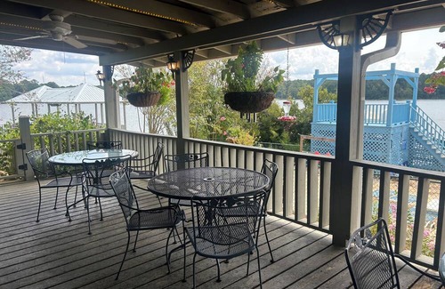 Preston House | New to VRBO- 3 bedroom, near Louisville, quick drive to Starkville & MSU