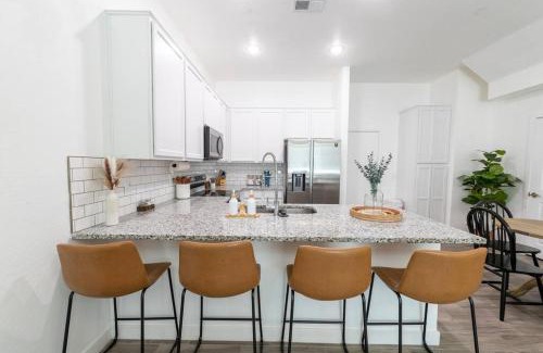 Mesa Villa | New! Townhome Hideaway w/ Popcorn Machine Sleeps 6