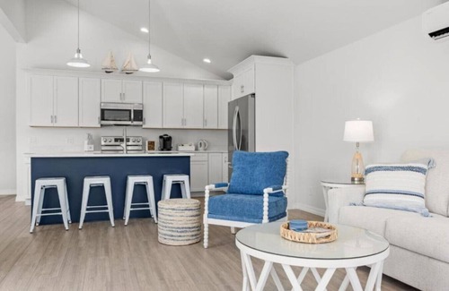 Winterport Cottage | New & Trendy - Grand Water View, A/C, Dogs OK, Private, Yard Games, Fire Pit