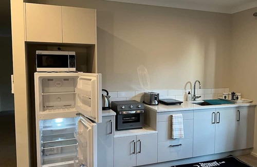 Pukekohe House | New two B/room house attached to house