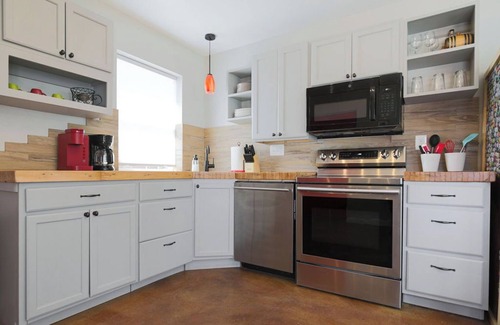 Canon City House | New · Unique 2-bedroom retreat in Cañon City