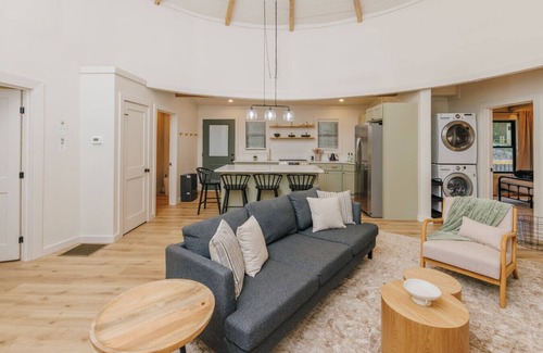 Primrose House | NEW Unique Silo Cabin | Hot Tub | Sleeps 6 | Kings