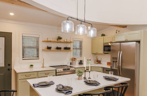 Primrose House | NEW Unique Silo Cabin | Hot Tub | Sleeps 6 | Kings