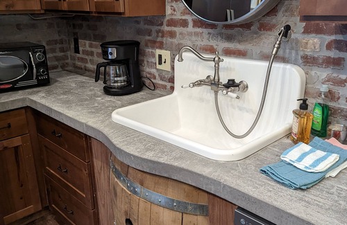 Elk Park Cottage | New Upscale Hobbit Retreat w/outdoor Kitchen on Elk River 4 miles to Banner Elk
