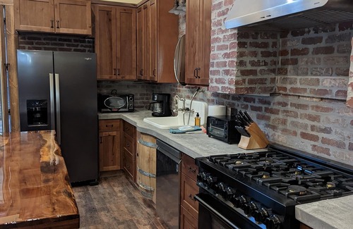 Elk Park Cottage | New Upscale Hobbit Retreat w/outdoor Kitchen on Elk River 4 miles to Banner Elk