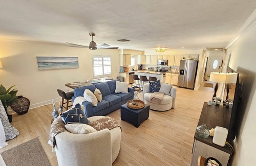 Naples Park House | NEW! Upscale House, Spectacular Heated Pool & Spa, FREE Bikes, Amenities, Beach