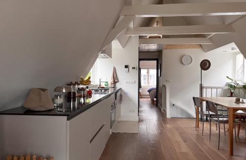 Burgwallen Nieuwe Zijde Apartment | New V