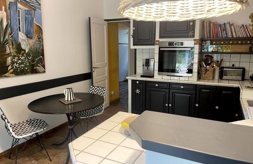 Salon-de-Provence Villa | New. Villa Baya