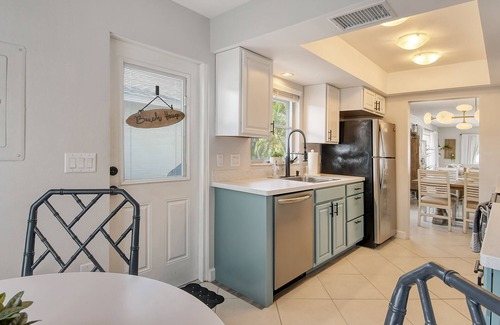 Siesta Key Villa | New Villa on Siesta Key! 2 Bedrooms with Pool, Dock, and Walkable to Beach!