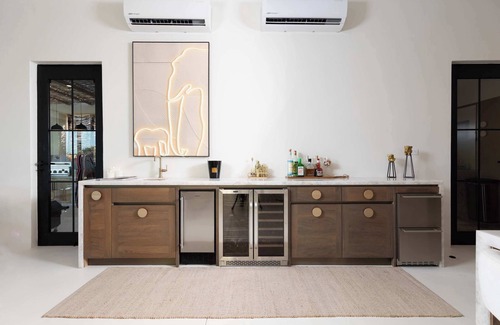 Buzzards House | New Villa, Priv. Suites, Priv. Pool + Beach Club Access