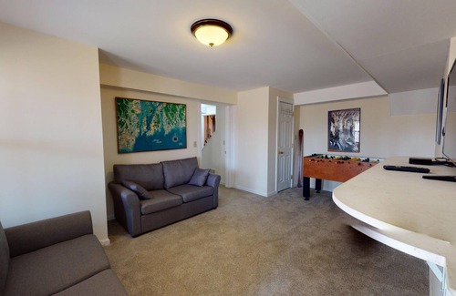 Waitsfield House | NEW! Warm, Cheery Bright and Open Vermont Country Home