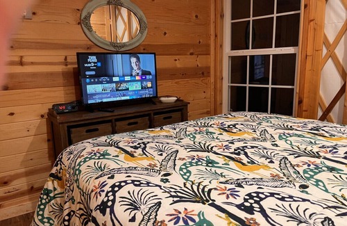 Floyd Cabin | New! YURTime by Buffalo Mountain Getaway