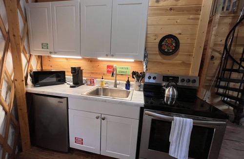 Floyd Cabin | New! YURTime by Buffalo Mountain Getaway