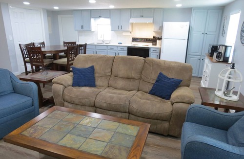 Graford House | NEW-Zeke’s Retreat - Rocker B - Possum Kingdom