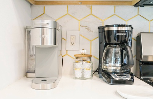 Palm Harbor House | NEWELY RENOVATED Coastal Luxury Retreat up to 12p Pool Spa Firepit Golf & Beach