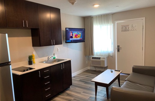 Mission Hills Apartment | Newer private 1-bedroom apartment in Old Town