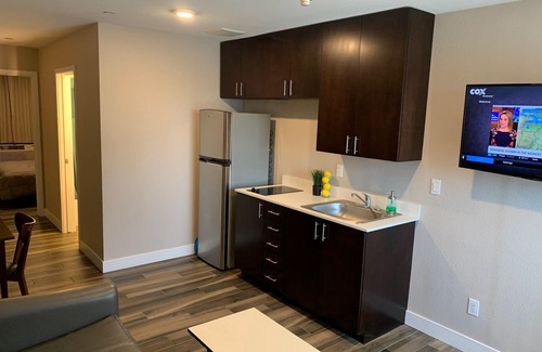 Mission Hills Apartment | Newer private 1-bedroom apartment in Old Town