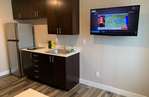 Mission Hills Apartment | Newer private 1-bedroom apartment in Old Town