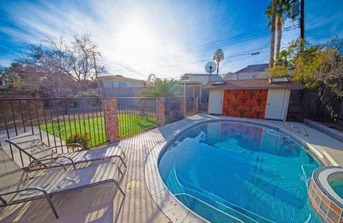 Las Vegas House | Newer Ranch with Pool and Hot Tub near the Strip and Freemont street.