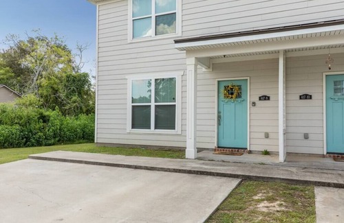 Lake Charles House | Newland Cottage - Stays for Days