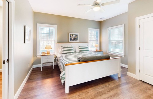 Arundel House | Newly built cottage with gas fireplace, patio, pool & gym - near Kennebunkport