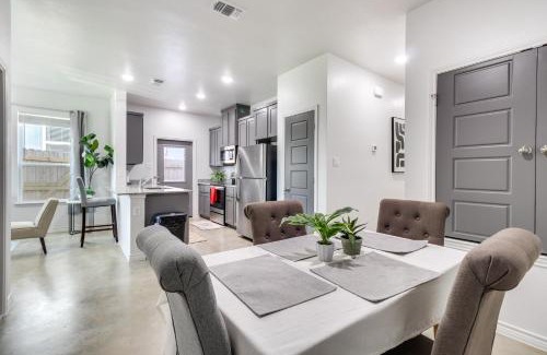 Temple House | Newly Built Home Close to Parks and Dining!