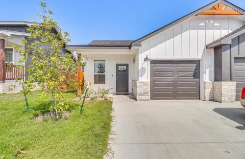 Temple House | Newly Built Home Close to Parks and Dining!