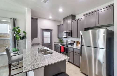 Temple House | Newly Built Home: Close to Parks & Dining!