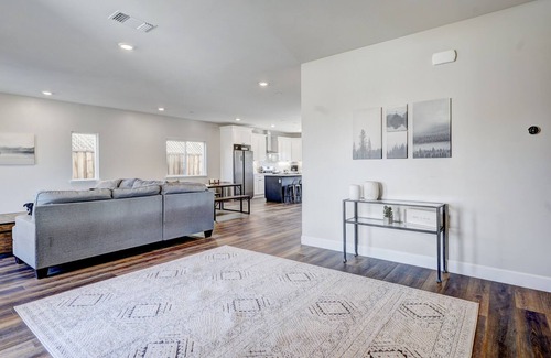Santa Rosa House | Newly built home near Russian River & local wineries