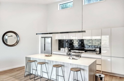 Fernhill House | Newly Built Luxe House with Magnificent View