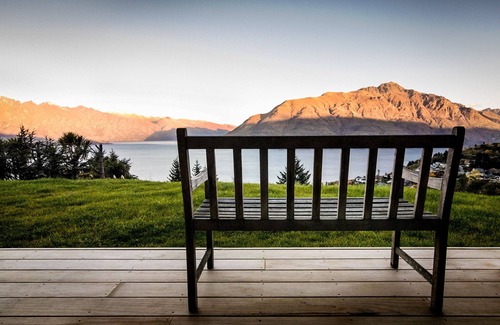 Fernhill House | Newly Built Luxe House with Magnificent View